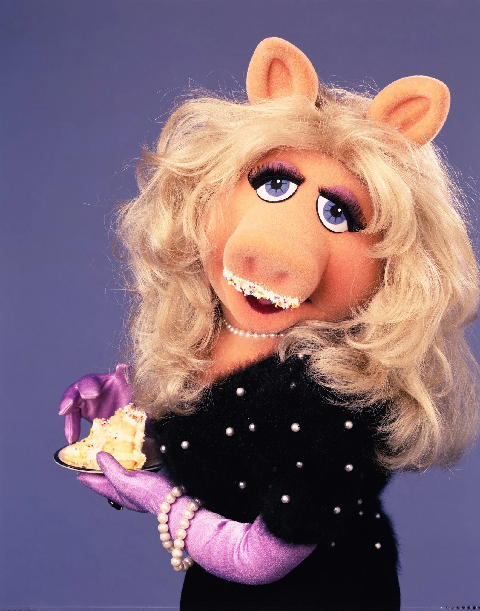Miss Piggy — “CAKE” got milk? parody — Muppet Parody Calendar: The Sequel — Alternate pose (outtake) of the CAKE parody