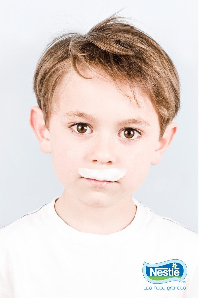 Nestlé — boy with milk moustache, “Los hace grandes”